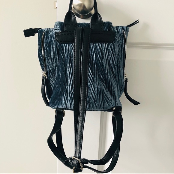 Valvet Backpack - Picture 4 of 5